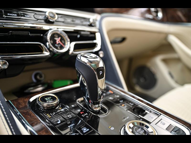 Voitures occasions BENTLEY Flying Spur Base Paris