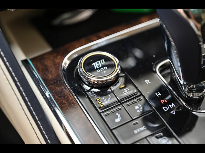 Voitures occasions BENTLEY Flying Spur Base Paris