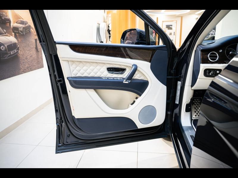 Voitures occasions BENTLEY Bentayga Base Paris