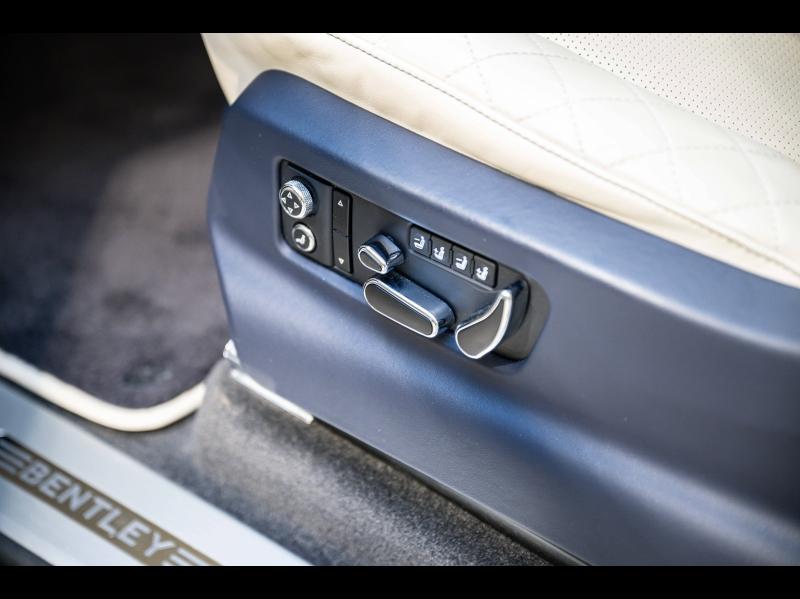 Voitures occasions BENTLEY Bentayga Base Paris