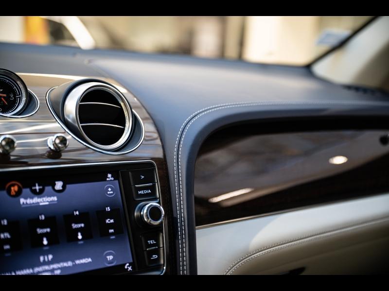 Voitures occasions BENTLEY Bentayga Base Paris