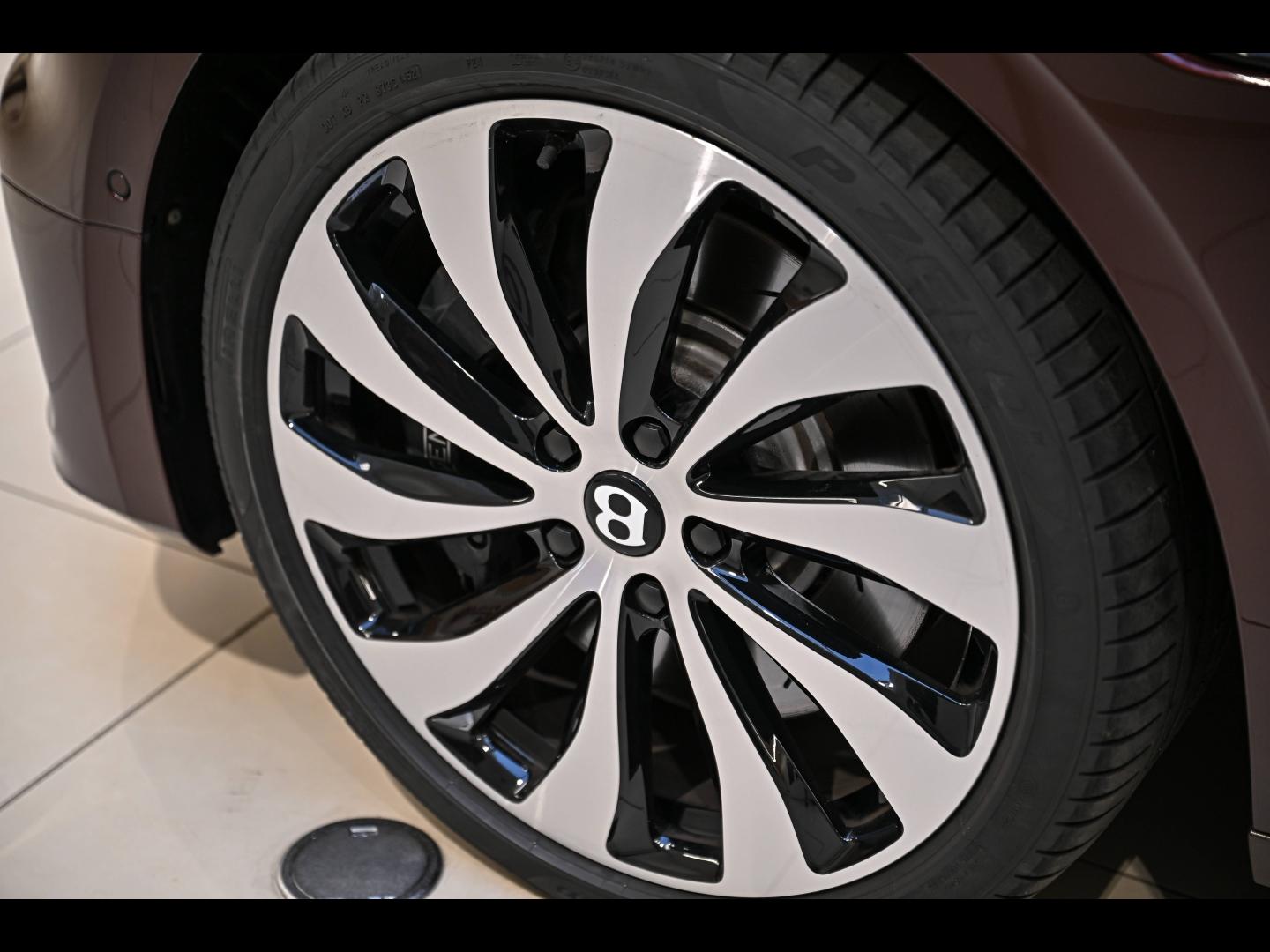 Voitures occasions BENTLEY Flying Spur Base Paris