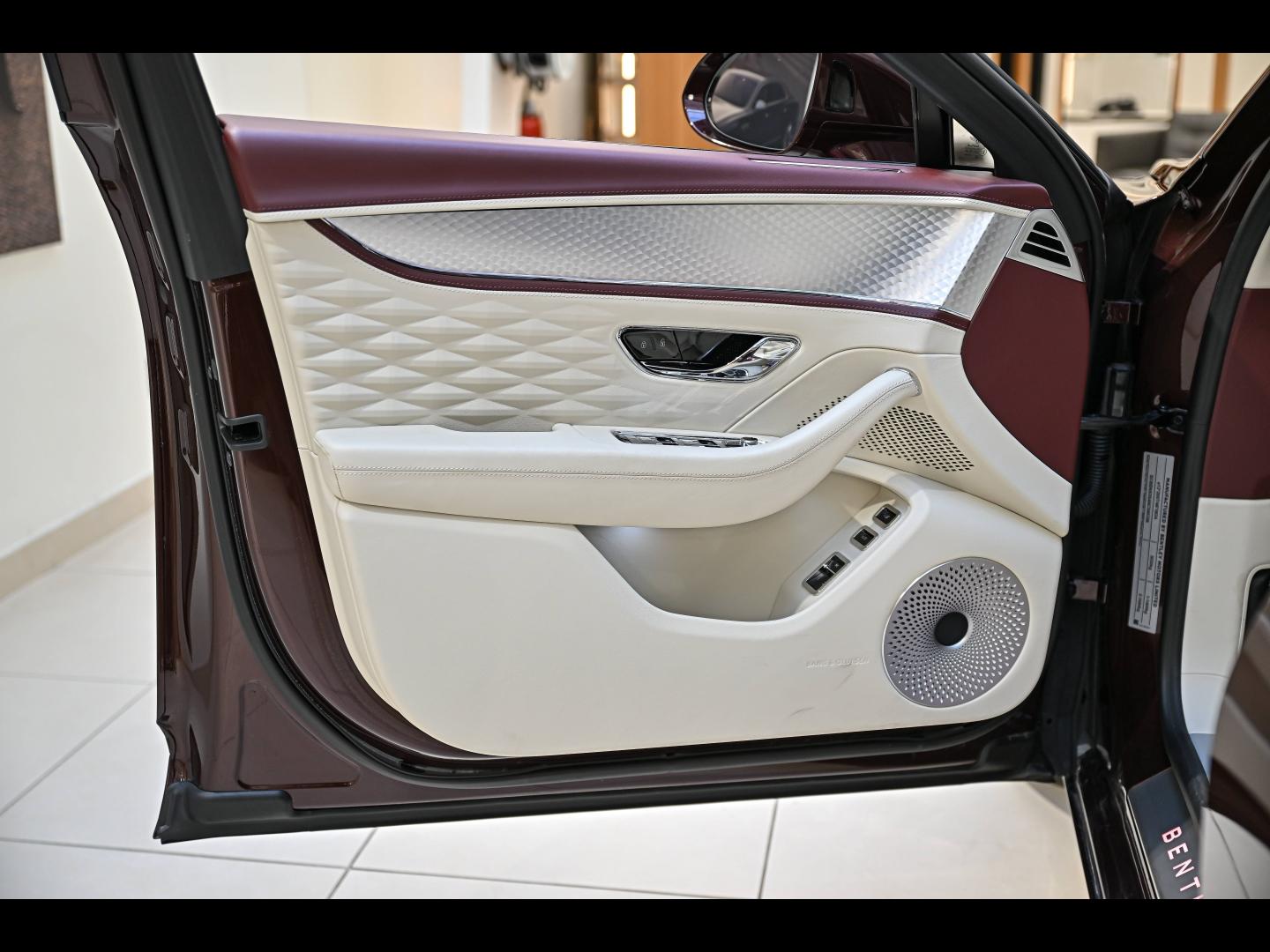 Voitures occasions BENTLEY Flying Spur Base Paris