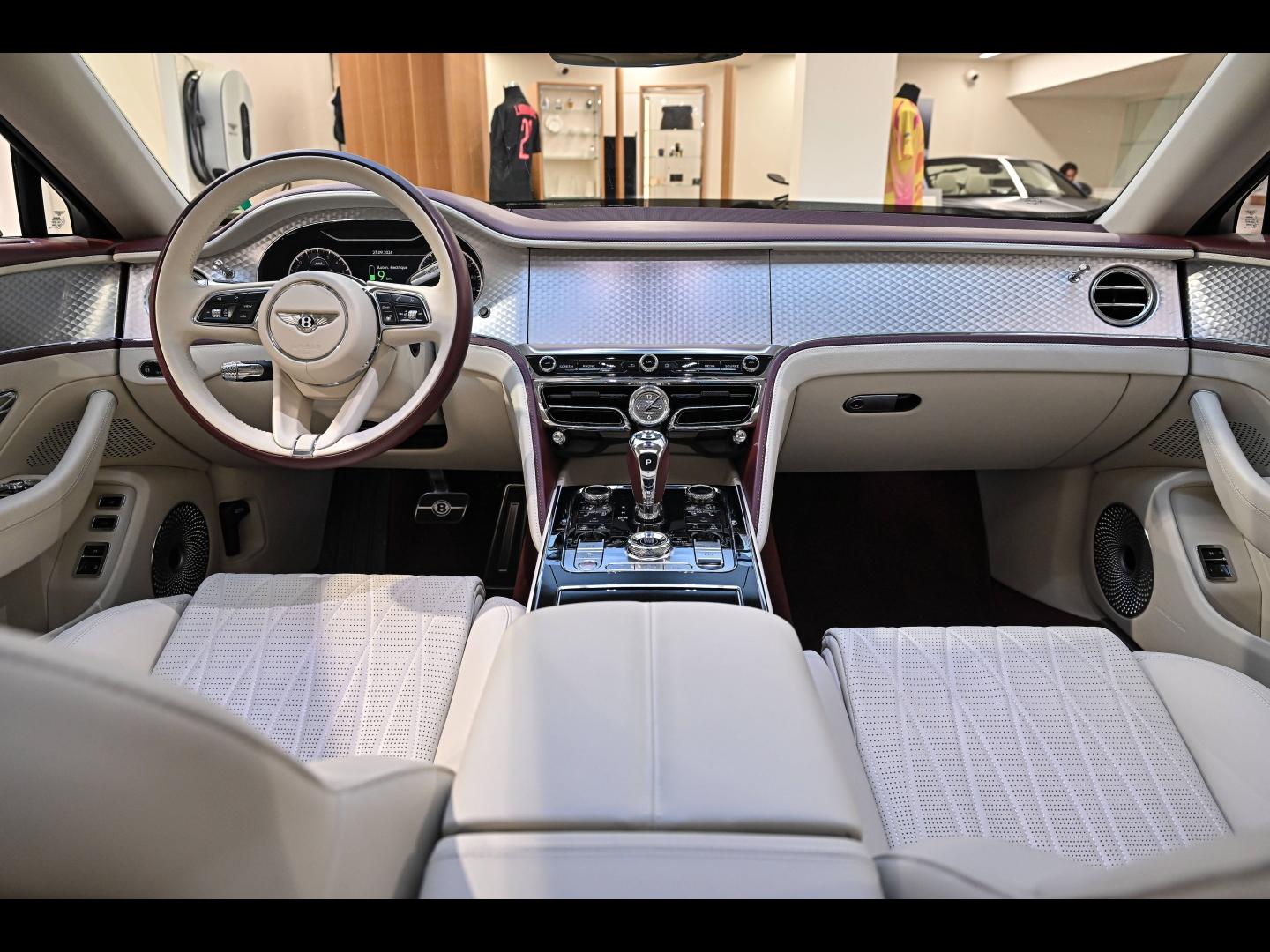 Voitures occasions BENTLEY Flying Spur Base Paris