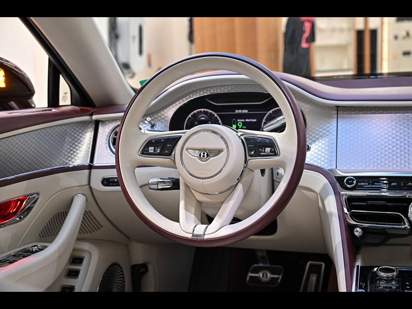 Voitures occasions BENTLEY Flying Spur Base Paris