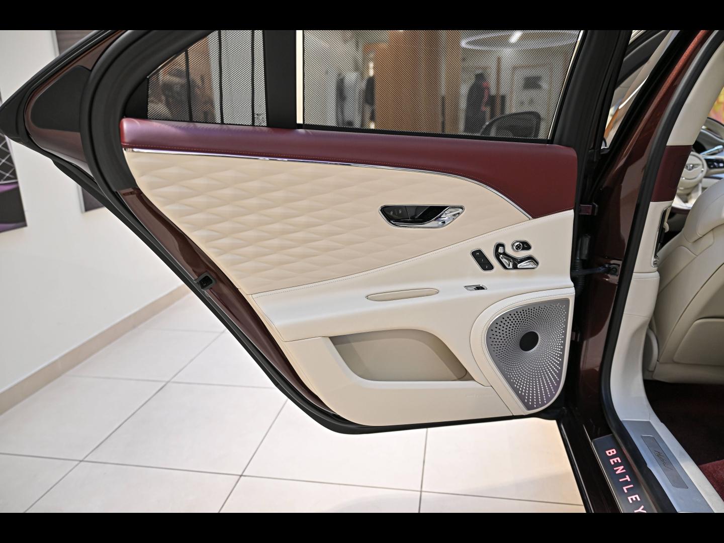 Voitures occasions BENTLEY Flying Spur Base Paris