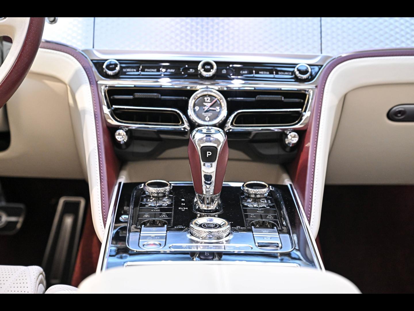 Voitures occasions BENTLEY Flying Spur Base Paris