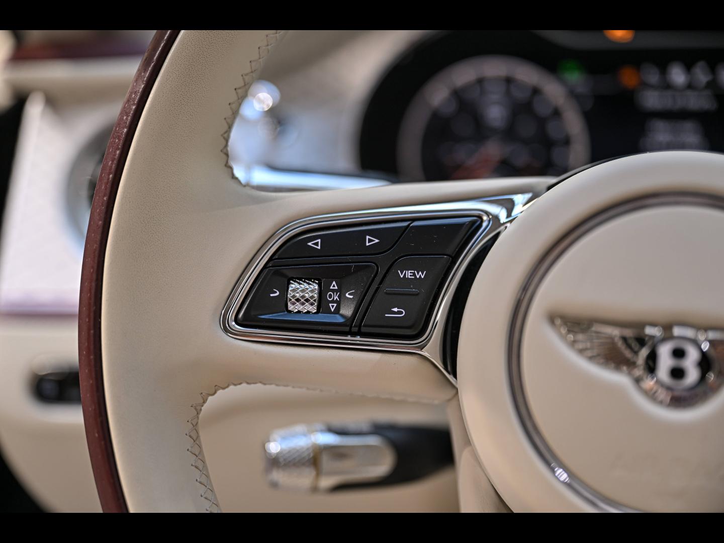 Voitures occasions BENTLEY Flying Spur Base Paris