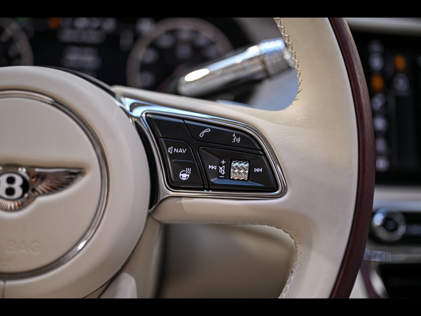Voitures occasions BENTLEY Flying Spur Base Paris