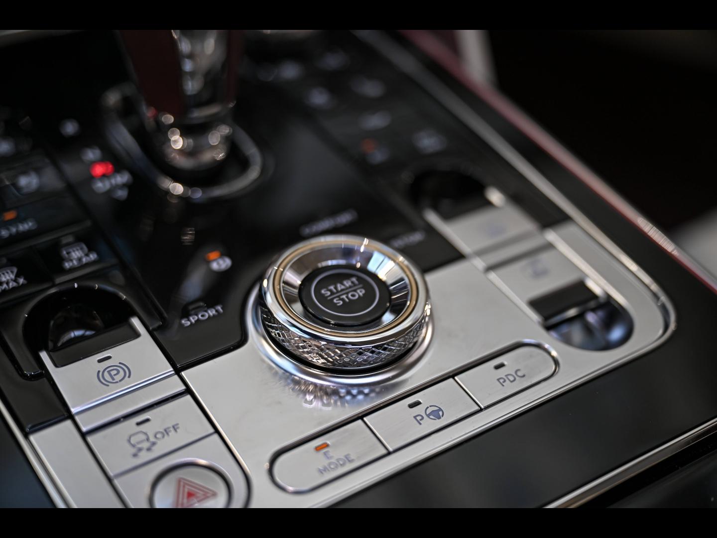 Voitures occasions BENTLEY Flying Spur Base Paris