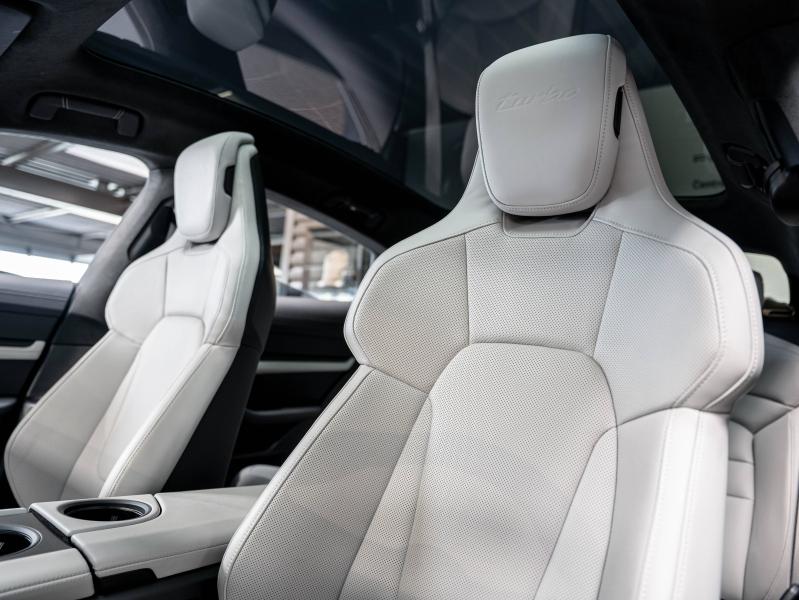 Voitures occasions PORSCHE Taycan Turbo Paris