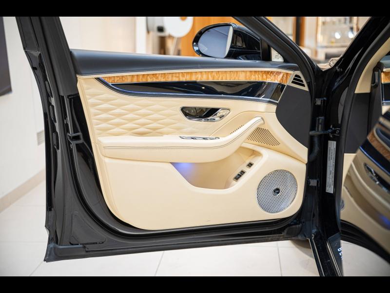 Voitures occasions BENTLEY Flying Spur Base Paris