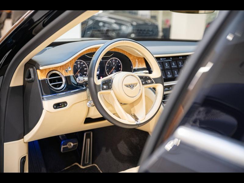 Voitures occasions BENTLEY Flying Spur Base Paris