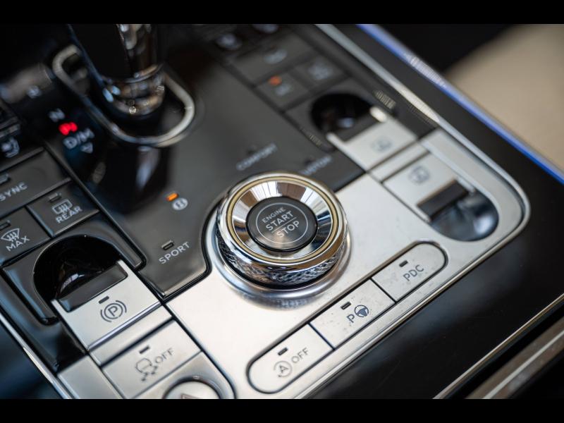 Voitures occasions BENTLEY Flying Spur Base Paris