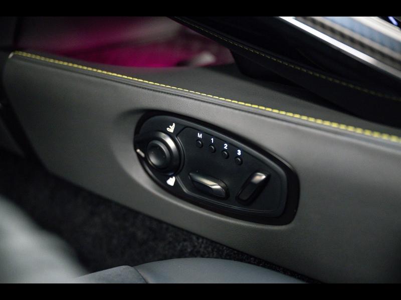 Voitures occasions ASTON MARTIN V8 Vantage Coupé Paris