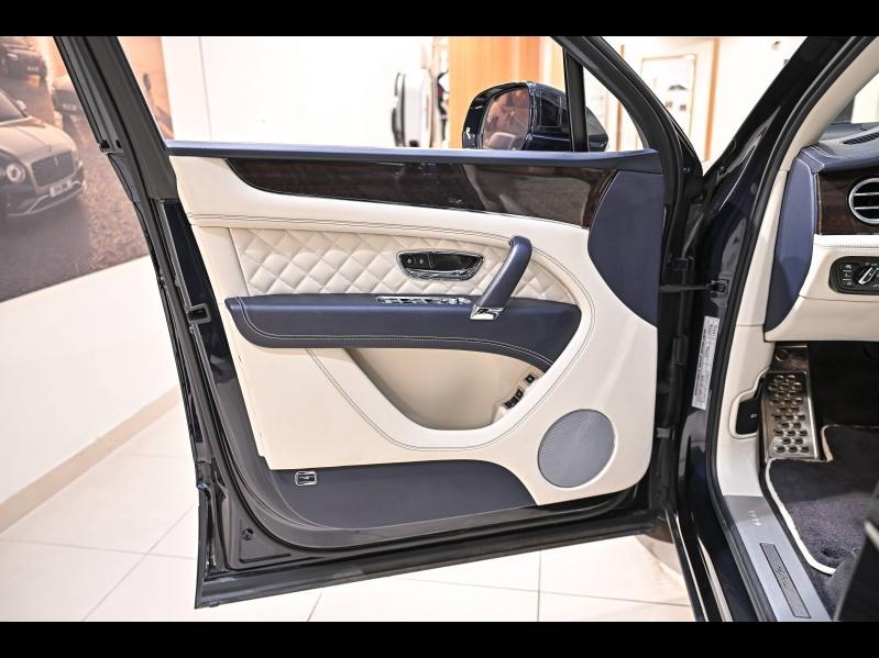 Voitures occasions BENTLEY Bentayga Base Paris
