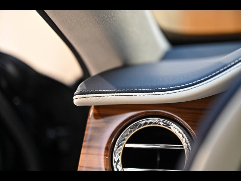 Voitures occasions BENTLEY Flying Spur Base Paris