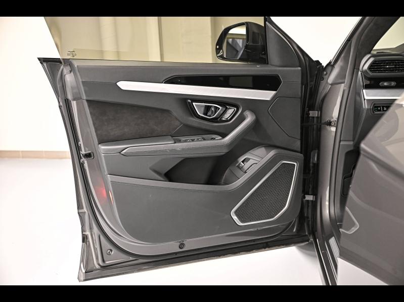 Voitures occasions LAMBORGHINI Urus Base Paris