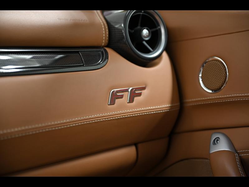 Voitures occasions FERRARI FF Base Paris