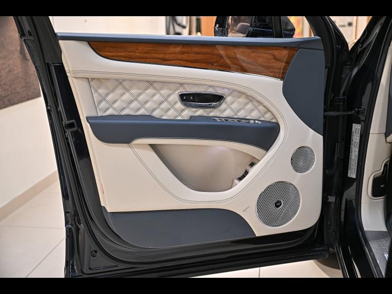 Voitures occasions BENTLEY Bentayga Base Paris