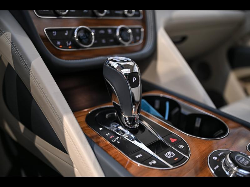 Voitures occasions BENTLEY Bentayga Base Paris