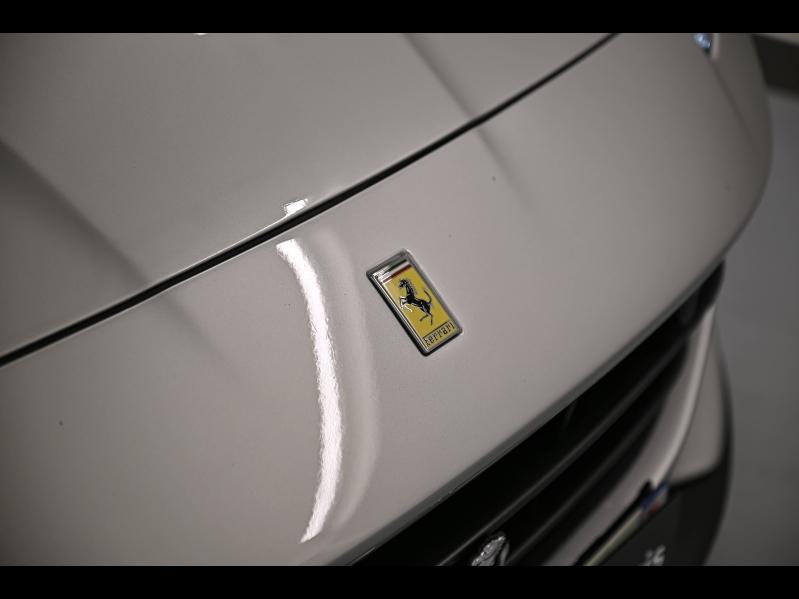 Voitures occasions FERRARI Portofino Base Paris
