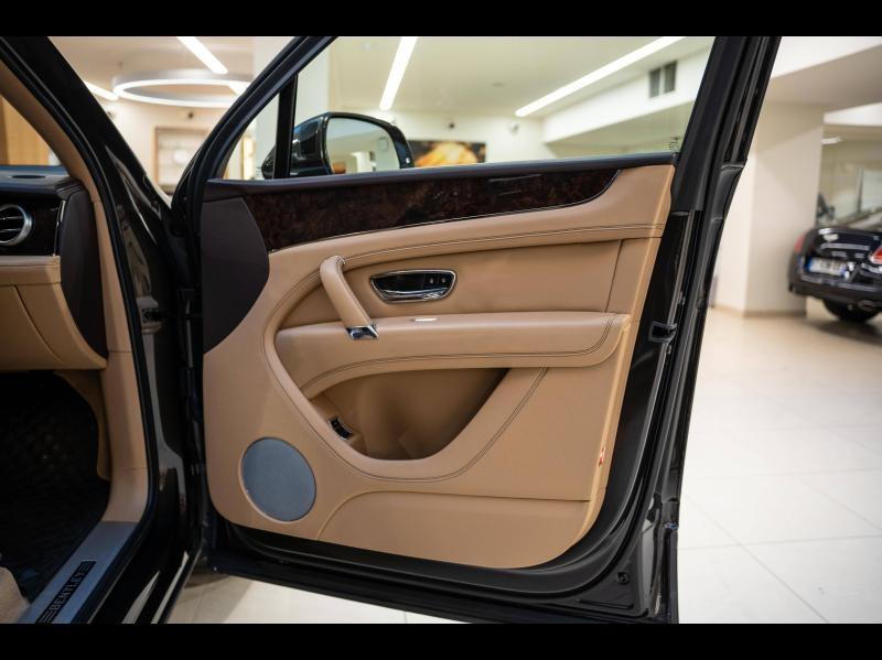 Voitures occasions BENTLEY Bentayga Base Paris