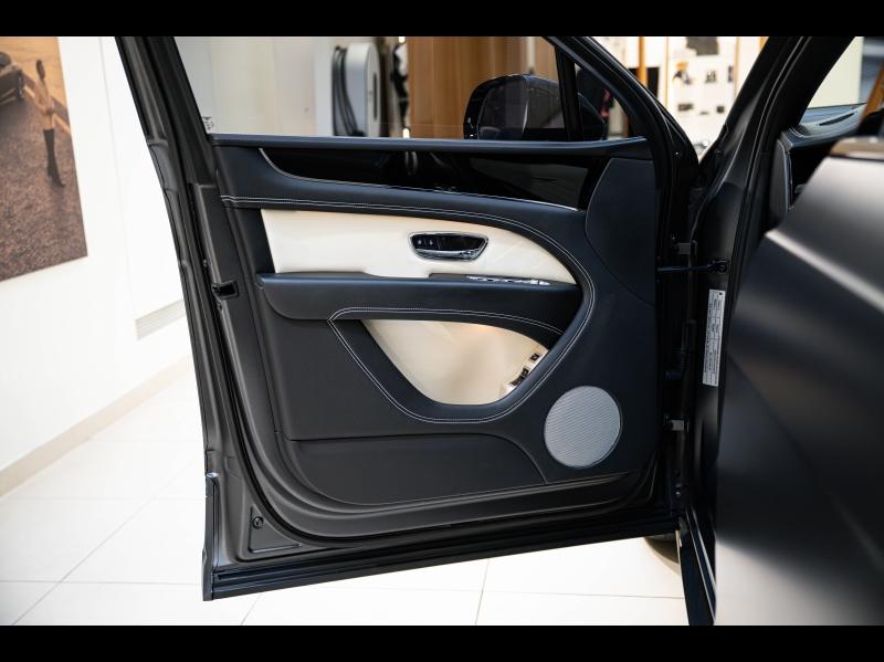 Voitures occasions BENTLEY Bentayga Base Paris