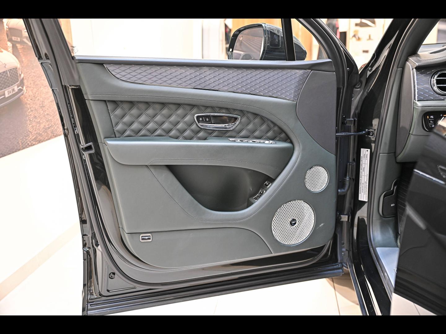 Voitures occasions BENTLEY Bentayga Base Paris