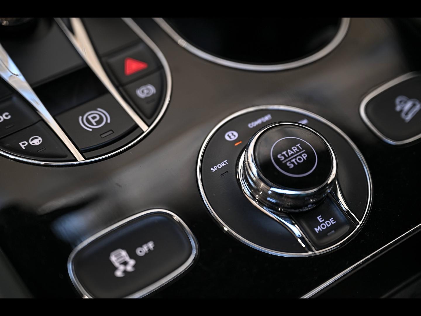 Voitures occasions BENTLEY Bentayga Base Paris