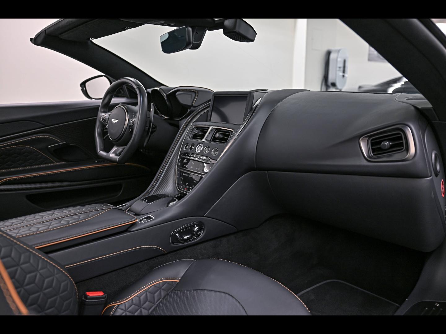 Voitures occasions ASTON MARTIN DBS Volante Superleggera Paris