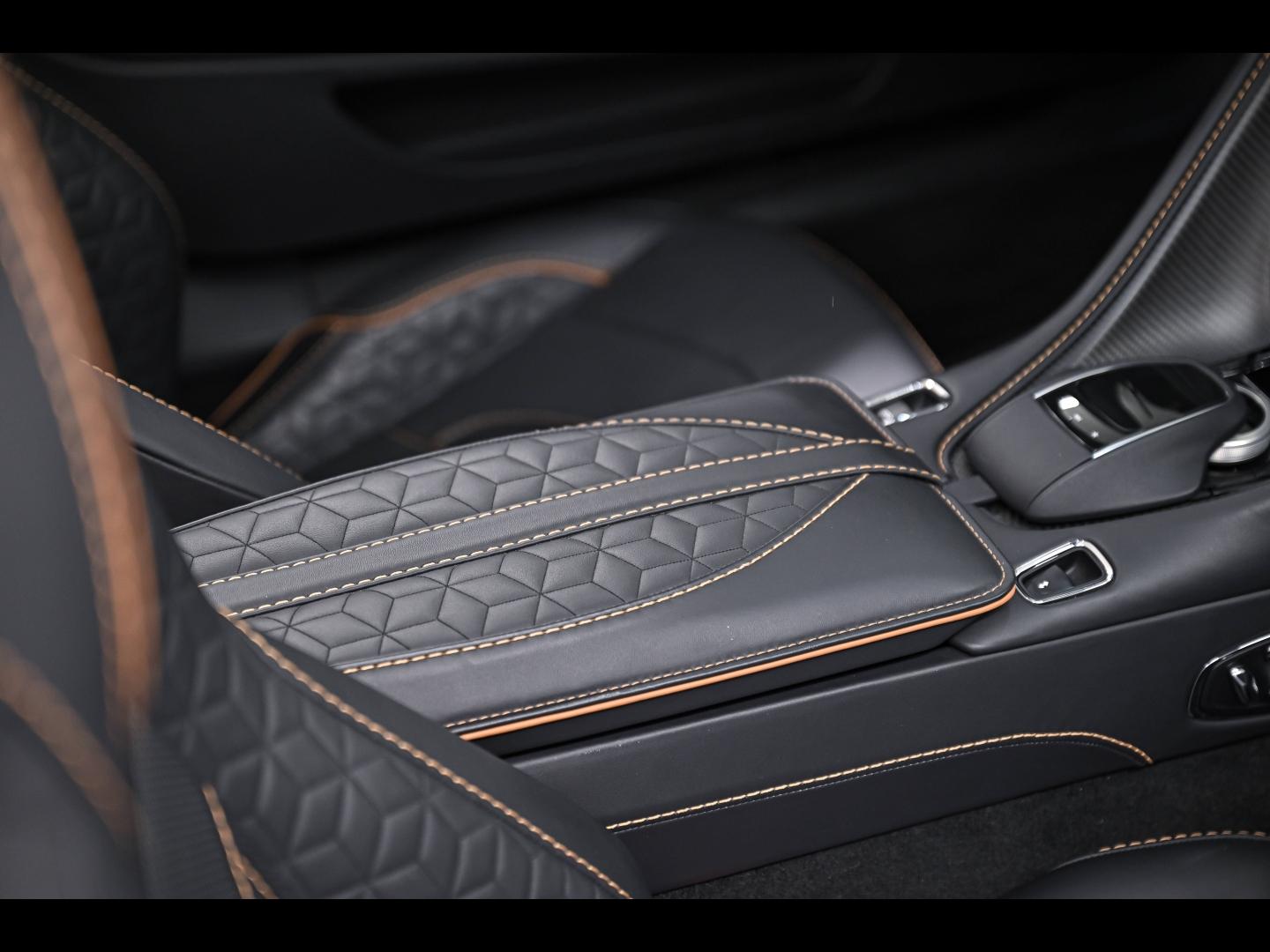 Voitures occasions ASTON MARTIN DBS Volante Superleggera Paris