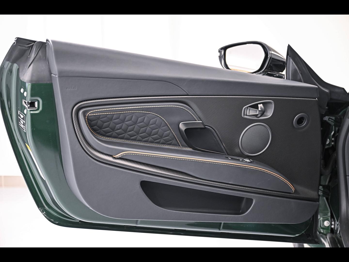 Voitures occasions ASTON MARTIN DBS Volante Superleggera Paris