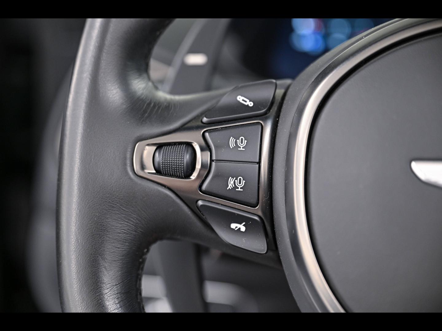 Voitures occasions ASTON MARTIN DBS Volante Superleggera Paris