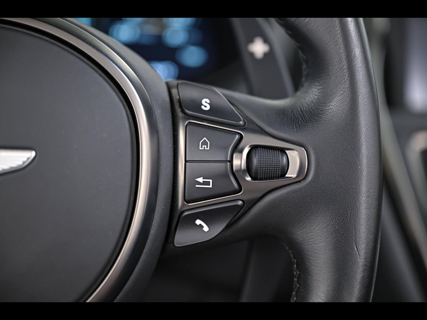 Voitures occasions ASTON MARTIN DBS Volante Superleggera Paris