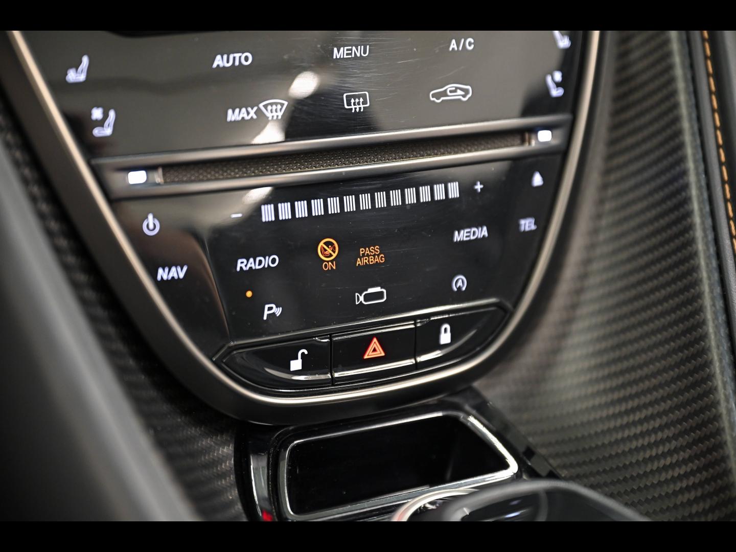 Voitures occasions ASTON MARTIN DBS Volante Superleggera Paris