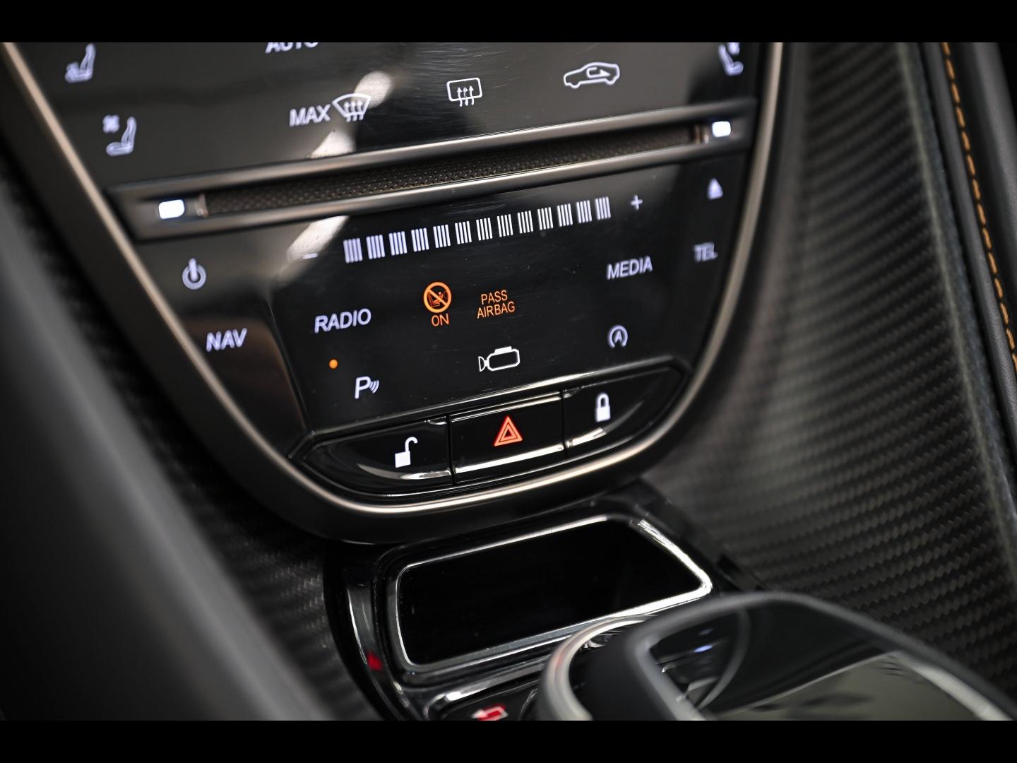 Voitures occasions ASTON MARTIN DBS Volante Superleggera Paris