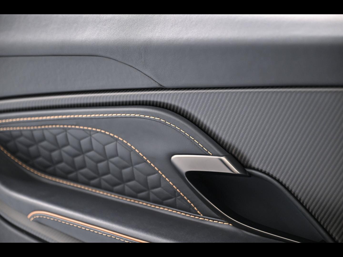 Voitures occasions ASTON MARTIN DBS Volante Superleggera Paris