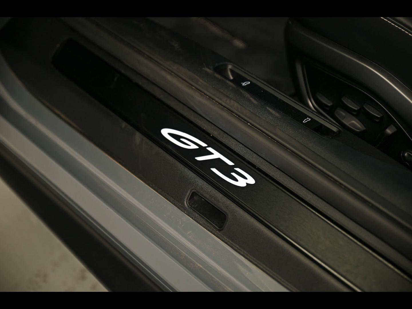 Voitures occasions PORSCHE 911 Coupe GT3 Paris