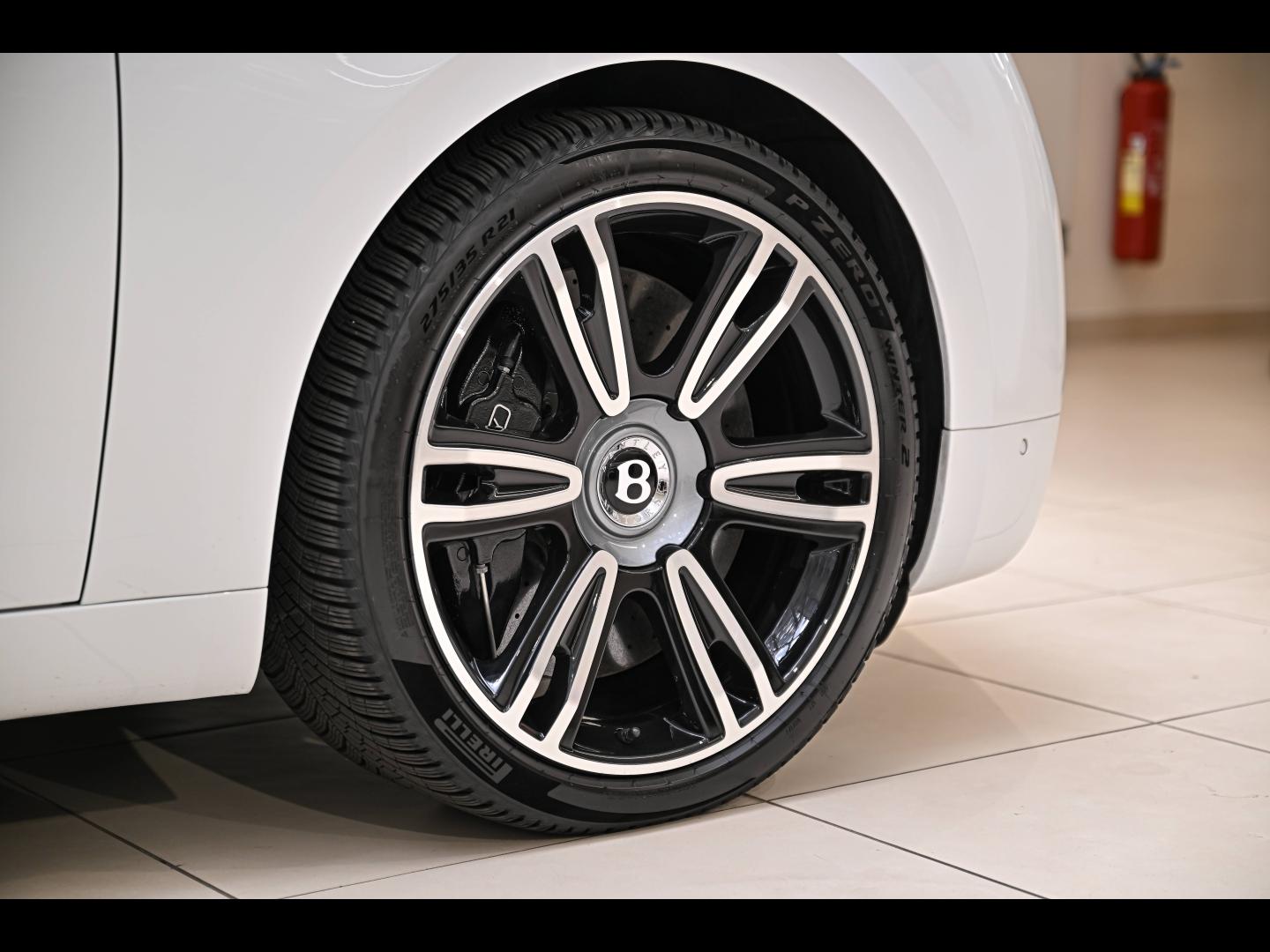 Voitures occasions BENTLEY Flying Spur Base Paris