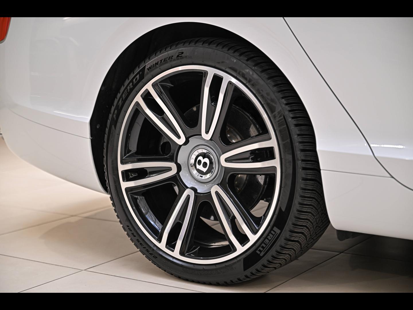 Voitures occasions BENTLEY Flying Spur Base Paris