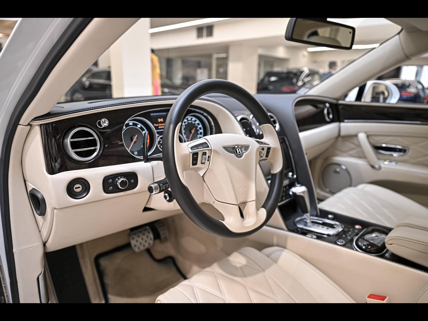 Voitures occasions BENTLEY Flying Spur Base Paris