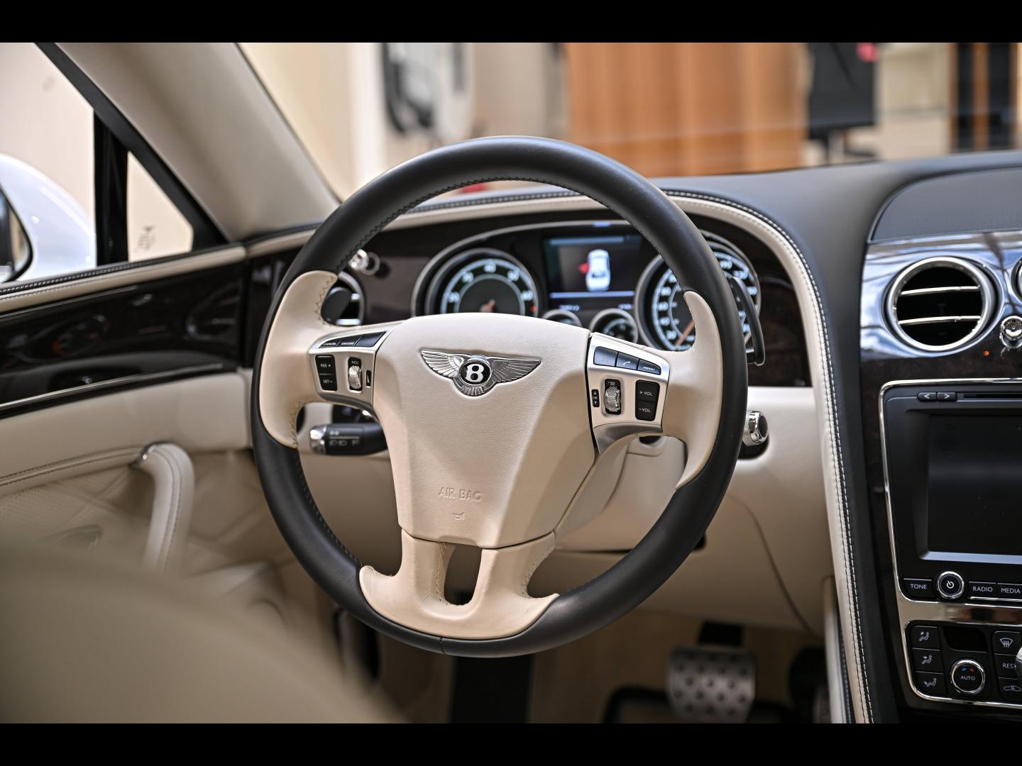 Voitures occasions BENTLEY Flying Spur Base Paris