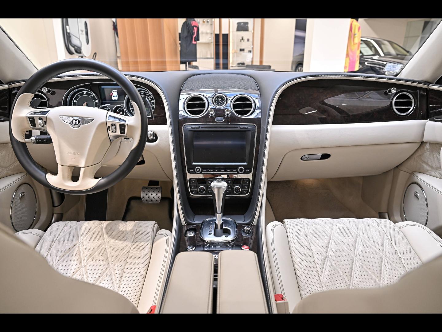 Voitures occasions BENTLEY Flying Spur Base Paris