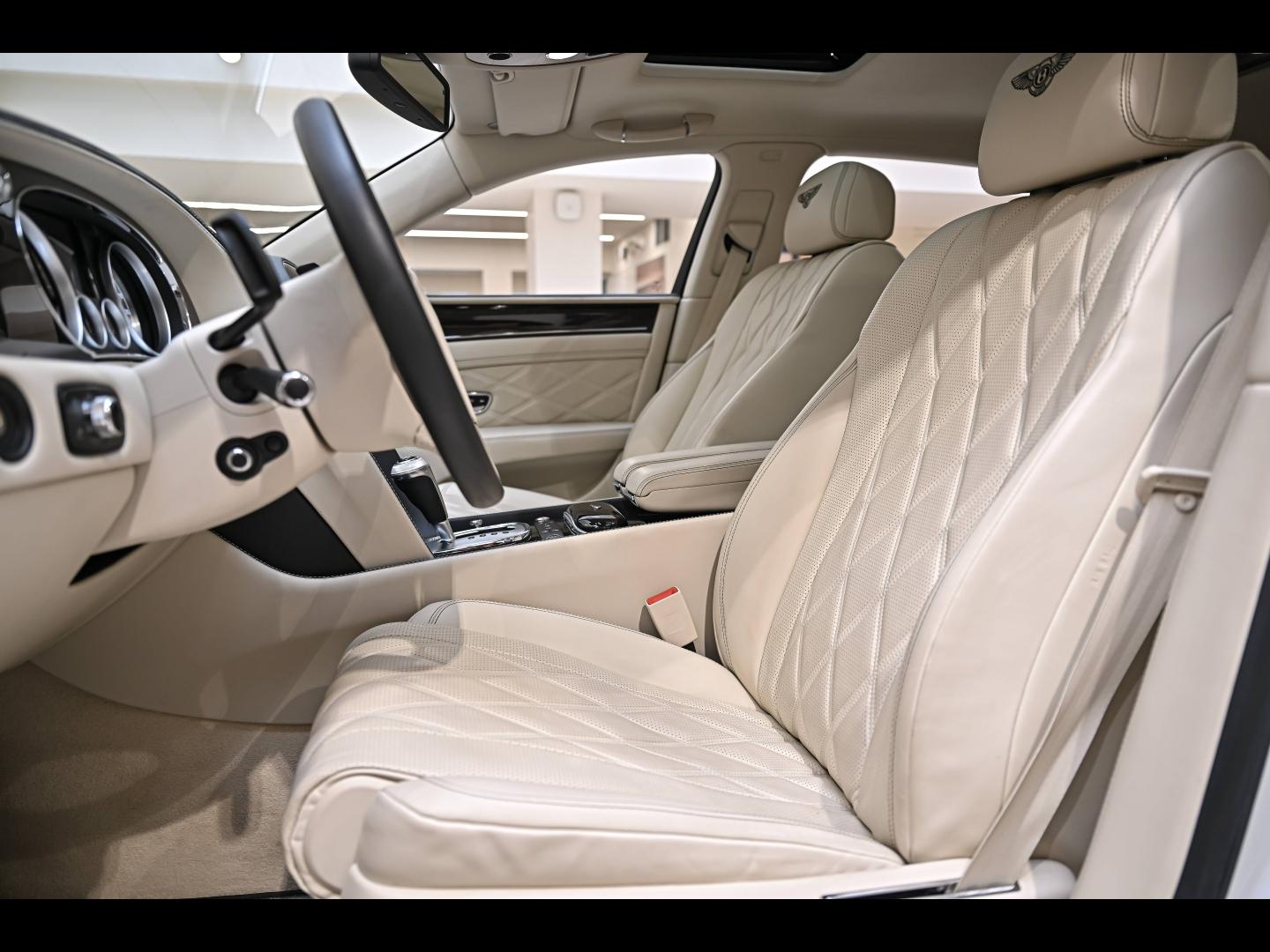 Voitures occasions BENTLEY Flying Spur Base Paris