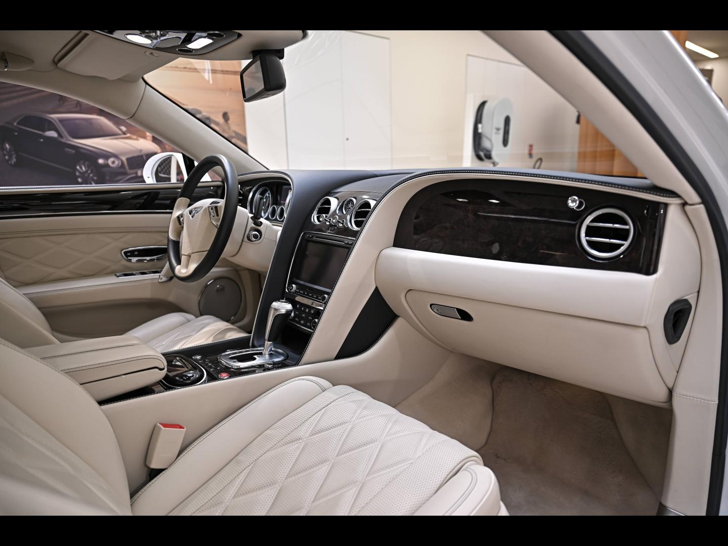 Voitures occasions BENTLEY Flying Spur Base Paris