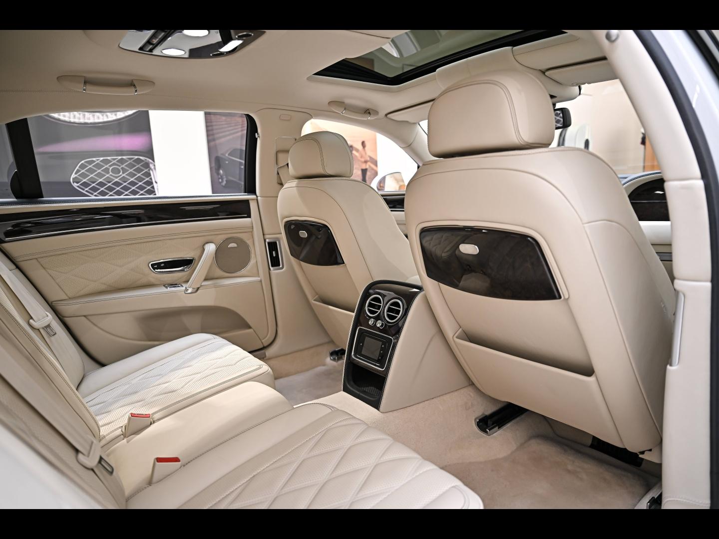 Voitures occasions BENTLEY Flying Spur Base Paris