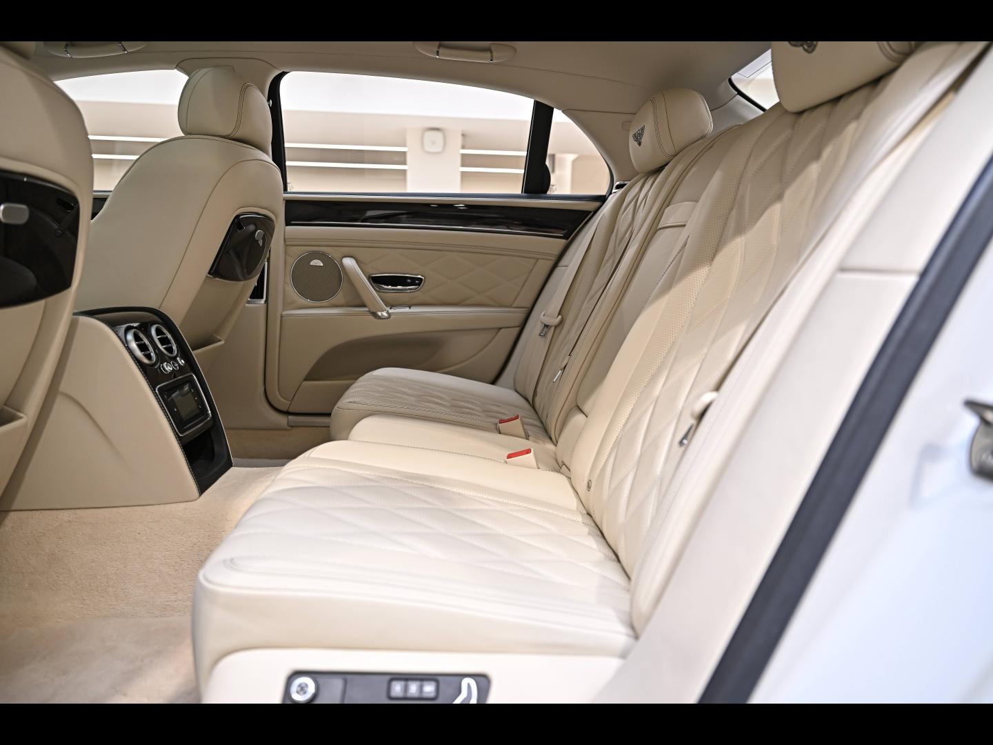 Voitures occasions BENTLEY Flying Spur Base Paris