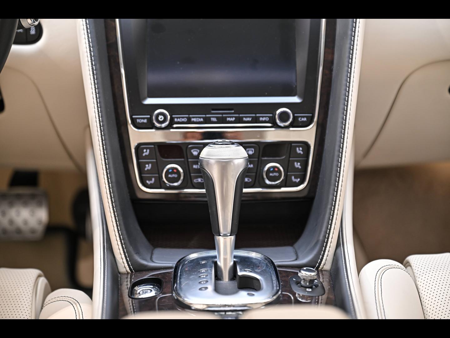 Voitures occasions BENTLEY Flying Spur Base Paris