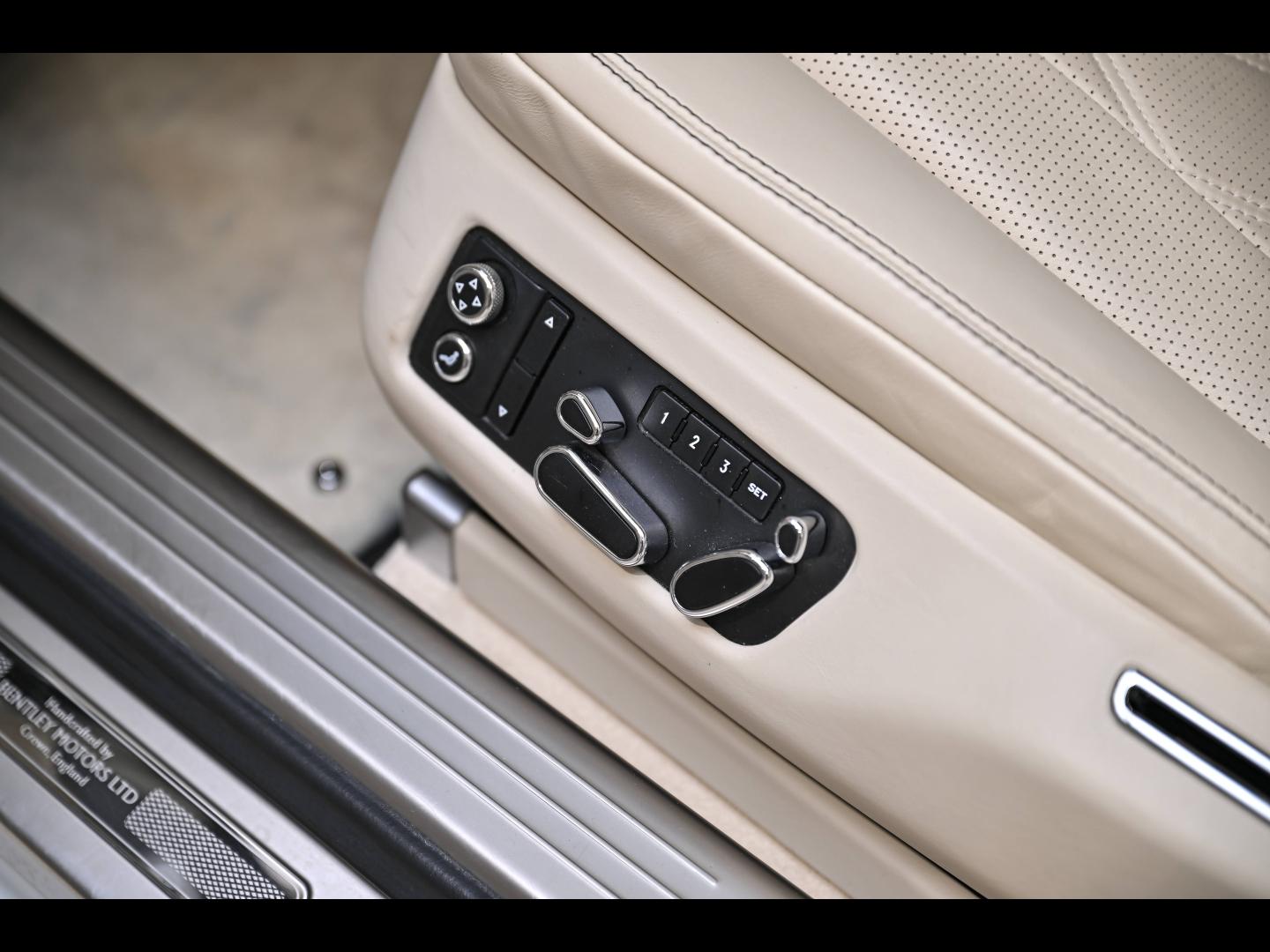 Voitures occasions BENTLEY Flying Spur Base Paris